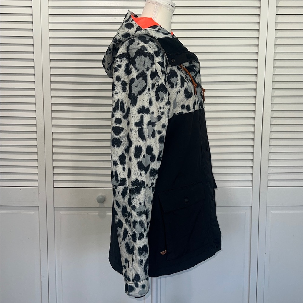 DC Cruiser Snow Leopard Women's Ski Snowboard
Jacket šāļøšæāļøā·ļø - Picture 11 of 16